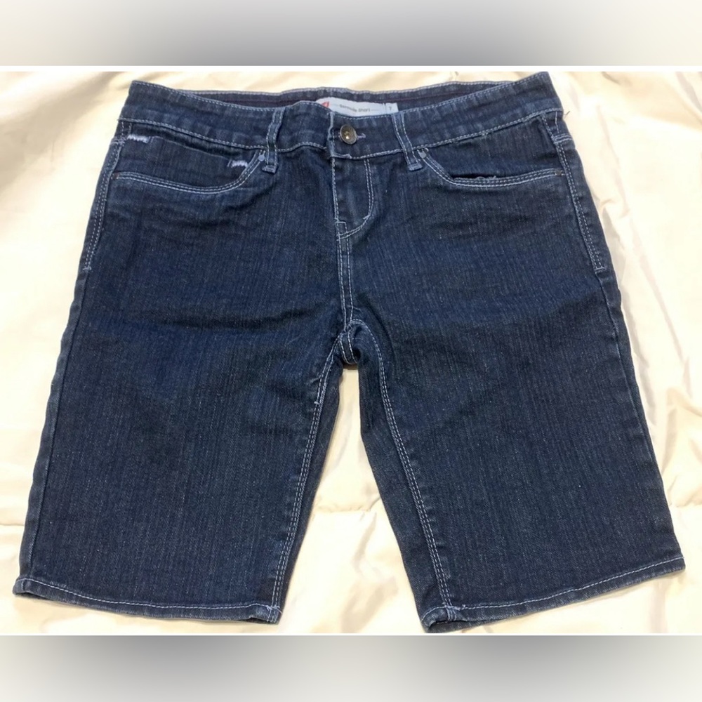 Levi Bermuda Shorts Women’s Size 7 Mid Rise 5-Pocket Design Capri Blue